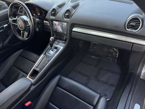 Used 2019 Porsche 718 Cayman RWD image 20