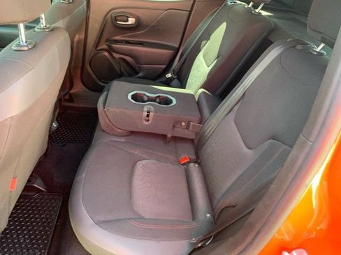 Used 2021 Jeep Renegade Trailhawk AWD/4WD image 18