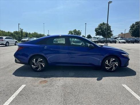 New 2025 Hyundai Elantra SEL FWD image 6