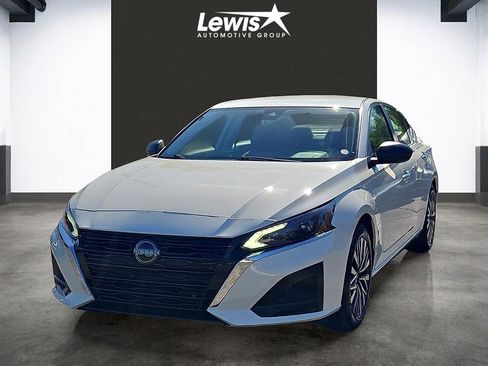 Used 2024 Nissan Altima 2.5 SV FWD image 1