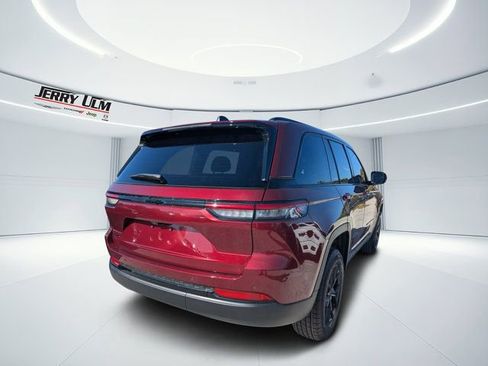 New 2025 Jeep Grand Cherokee Altitude image 3