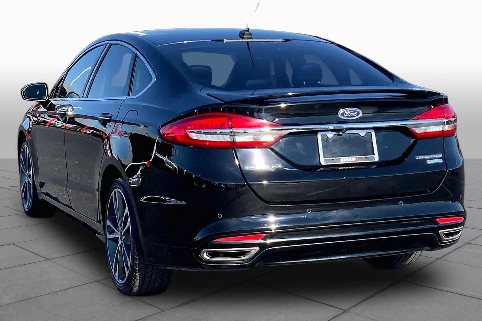 Used 2018 Ford Fusion Titanium AWD/4WD image 12