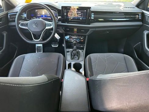 Used 2025 Volkswagen Jetta Sport FWD image 9