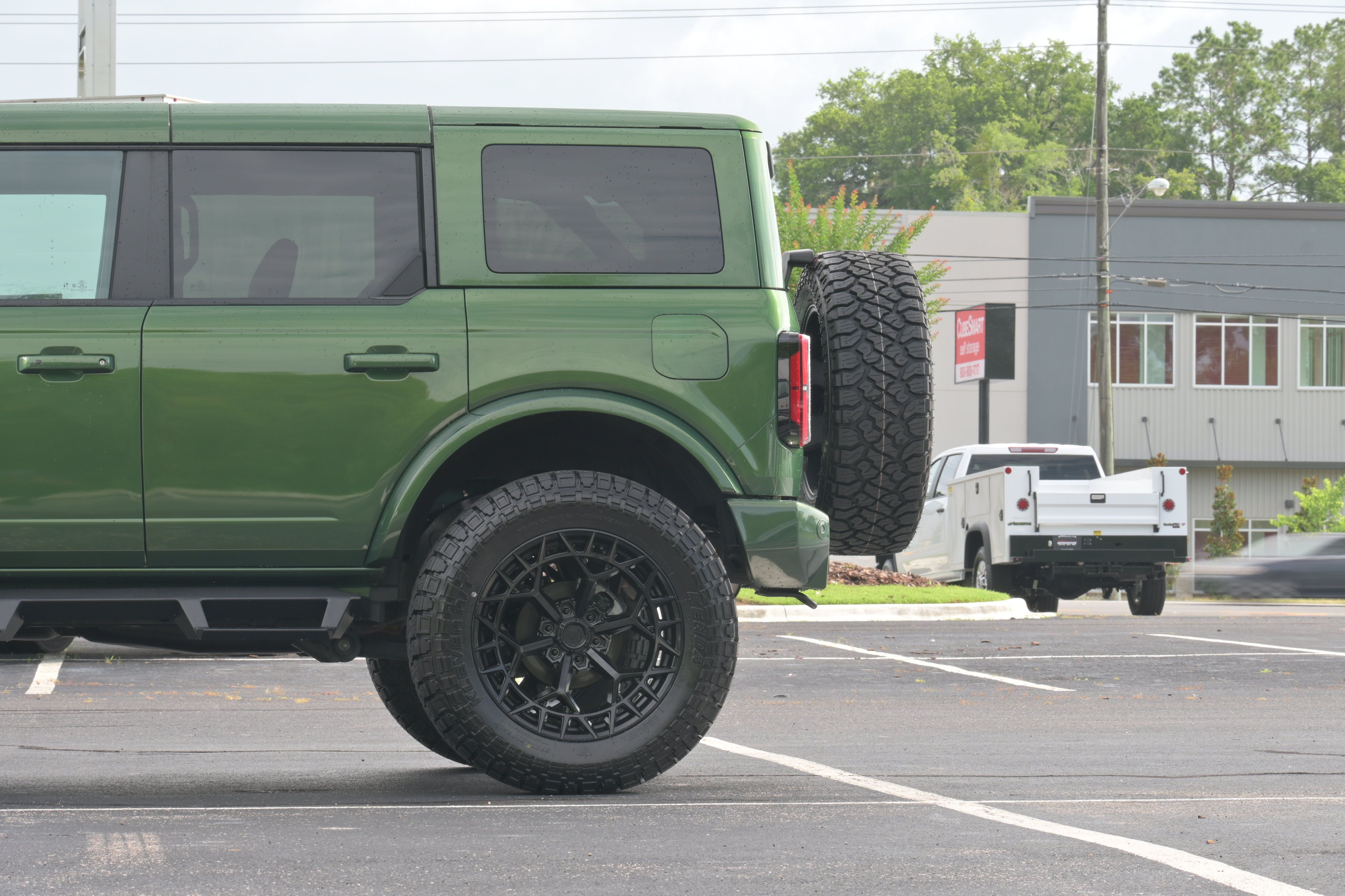 Used 2025 Ford Bronco Outer Banks AWD/4WD image 6