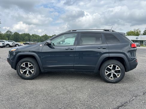 Used 2016 Jeep Cherokee Trailhawk w/ Comfort/Convenience Group AWD/4WD image 7