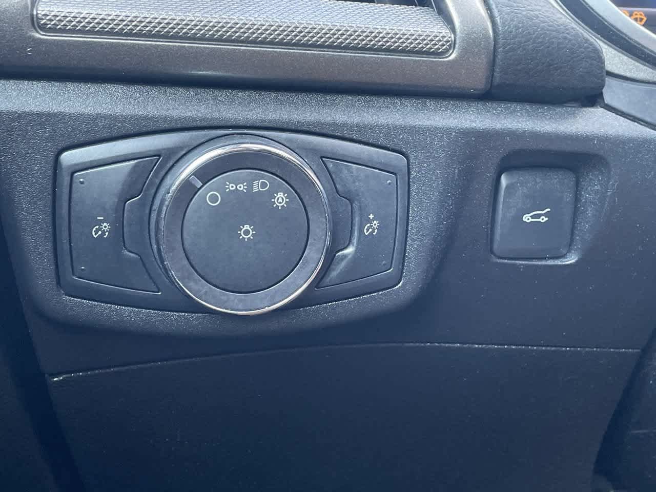 Used 2019 Ford Fusion SE AWD/4WD image 27
