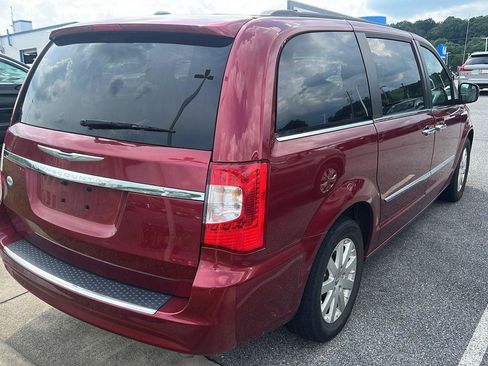 Used 2016 Chrysler Town & Country Touring w/ Driver Convenience Group FWD image 5