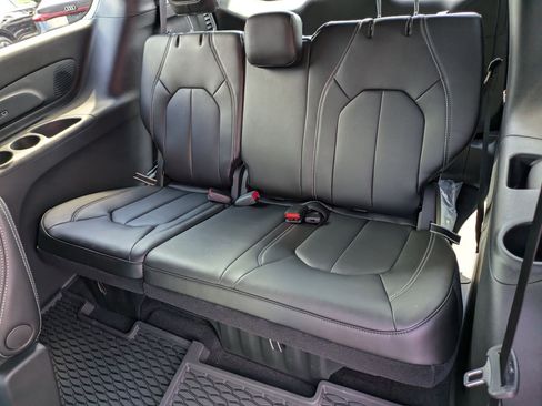 New 2026 Chrysler Pacifica Select image 25