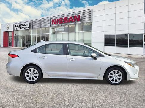 Used 2021 Toyota Corolla LE image 3