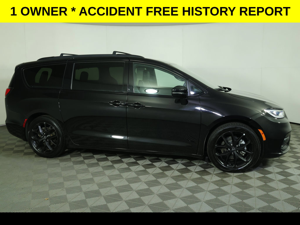 Used 2025 Chrysler Pacifica Limited FWD image 2