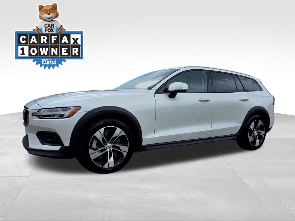 Used 2025 Volvo V60 B5 Cross Country Plus AWD/4WD image 2