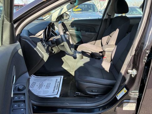 Used 2015 Chevrolet Cruze LT image 3