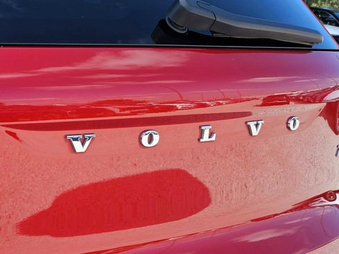 Used 2021 Volvo XC40 T5 Momentum w/ Protection Package Premier image 12