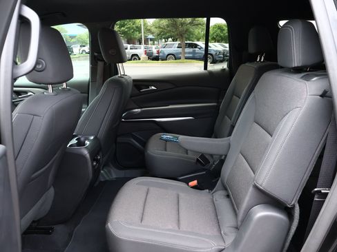 Used 2025 Chevrolet Traverse LT w/ Driver Confidence Package FWD image 18