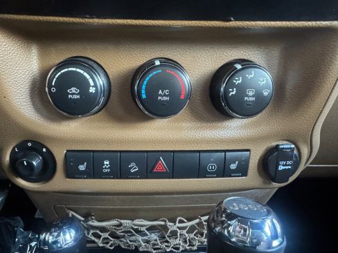Used 2012 Jeep Wrangler Unlimited Sahara w/ Connectivity Group image 13