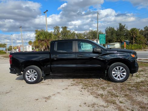 Used 2022 Chevrolet Silverado 1500 Custom image 3