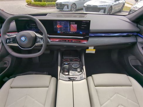 New 2026 BMW i5 eDrive40 w/ Premium Package image 15