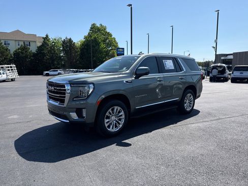 Used 2023 GMC Yukon SLT w/ SLT Premium Package AWD/4WD image 7