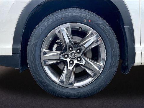 Used 2018 Toyota Highlander Limited Platinum AWD/4WD image 9