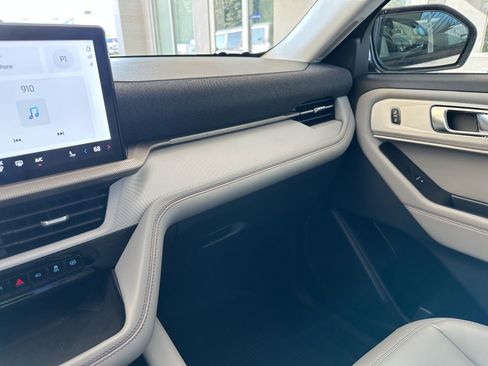 Certified 2025 Ford Explorer Active w/ Active Comfort Package RWD image 32