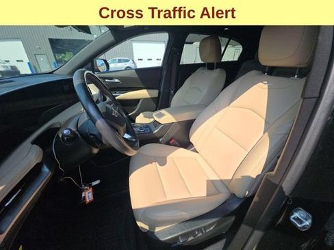 Used 2024 Cadillac XT4 Luxury w/ Cold Weather Package AWD/4WD image 10