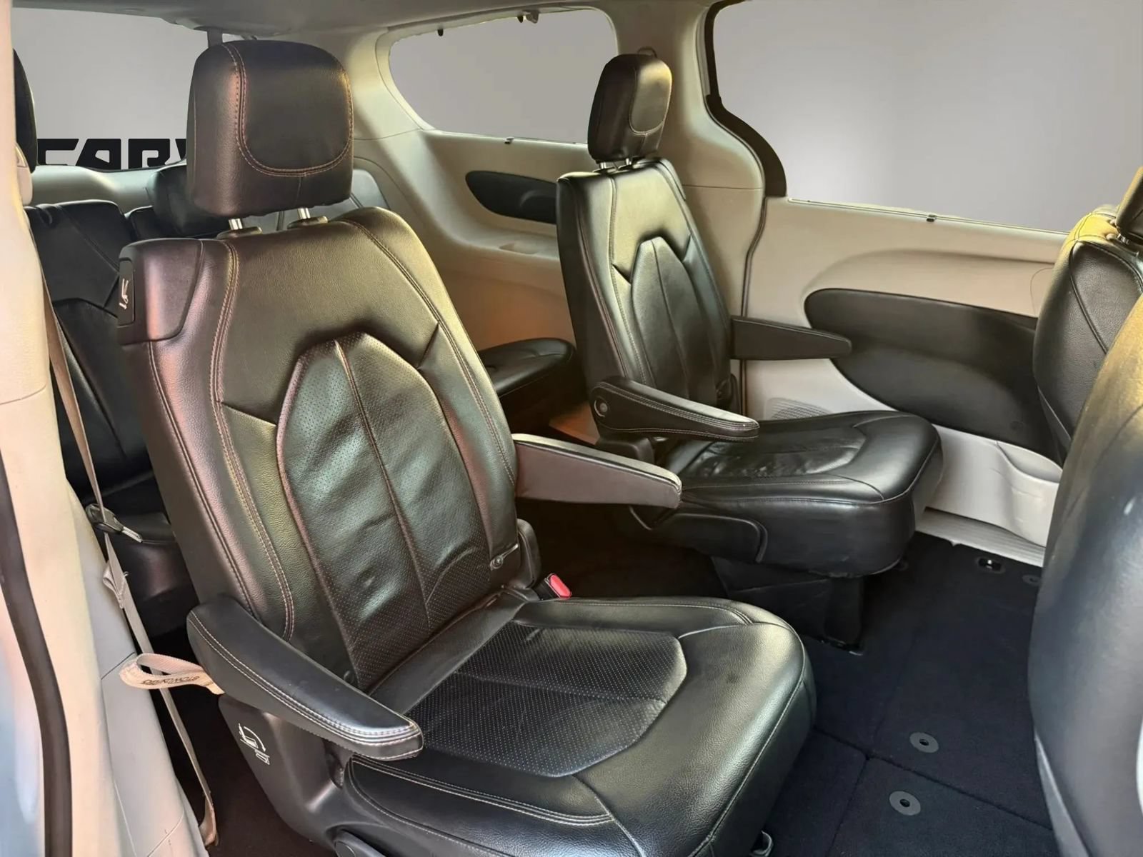 Used 2020 Chrysler Pacifica Touring-L FWD image 24