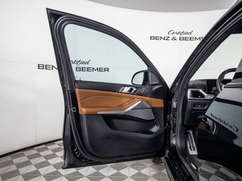 Used 2025 BMW X7 M60i image 23