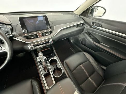 Used 2025 Nissan Altima 2.5 SR FWD image 11