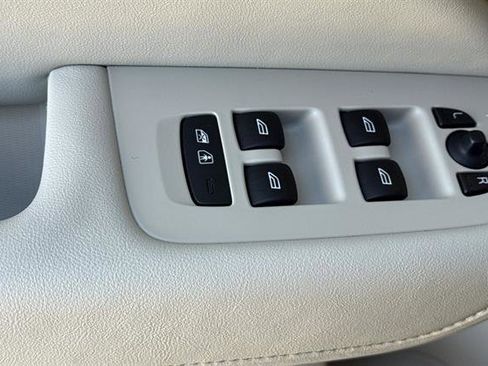 Certified 2023 Volvo XC60 T8 Ultimate image 11