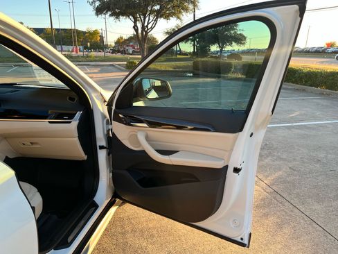 Used 2018 BMW X1 sDrive28i image 17