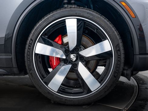 New 2025 Porsche Macan 4S Electric image 11