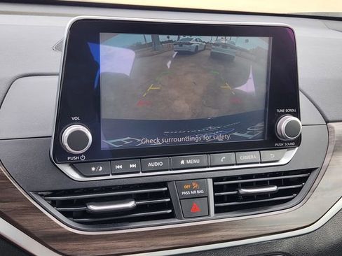 Used 2024 Nissan Altima 2.5 SV image 18