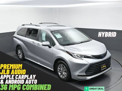 Used 2022 Toyota Sienna XLE