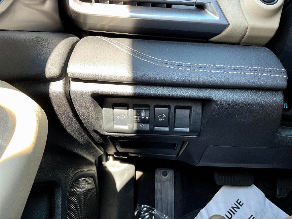 Used 2025 Subaru Outback Limited AWD/4WD image 16