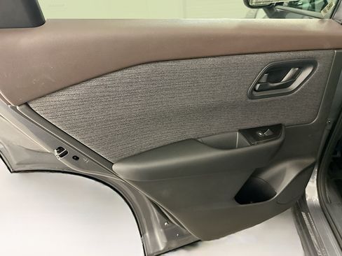 Used 2023 Nissan Rogue S AWD/4WD image 26