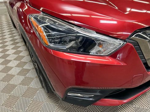 Used 2019 Nissan Kicks SR w/ SR Premium Package FWD image 3
