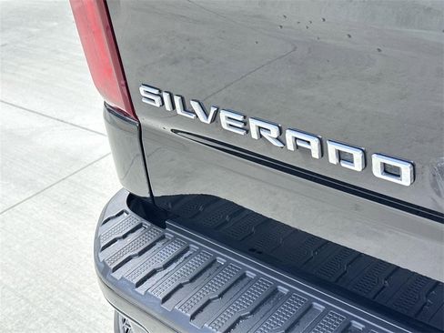 Used 2022 Chevrolet Silverado 1500 LT Trail Boss w/ Convenience Package II image 29