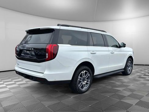 Used 2025 Ford Expedition Active image 4