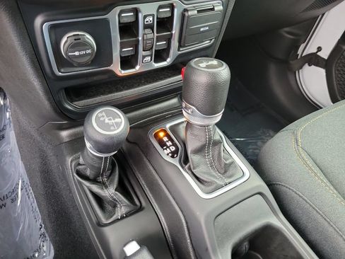 Used 2024 Jeep Wrangler Unlimited Sport AWD/4WD image 28