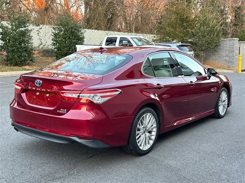 Certified 2019 Toyota Camry XLE image 4