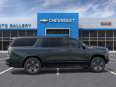 New 2026 Chevrolet Suburban Z71 w/ Comfort Package AWD/4WD image 6