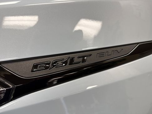 Used 2023 Chevrolet Bolt EUV LT FWD image 5