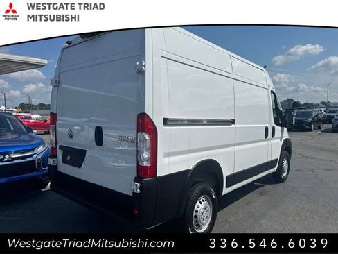 Used 2024 RAM ProMaster 2500 w/ Convenience Group FWD image 4