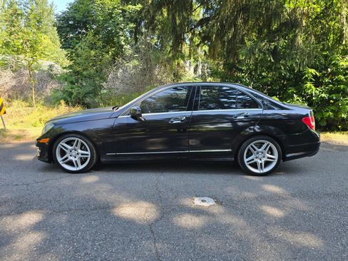 Used 2013 Mercedes-Benz C 300 4MATIC Sedan image 2