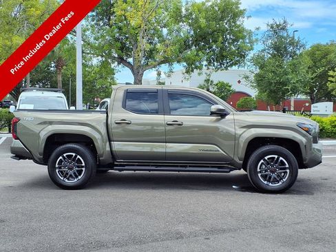 Used 2025 Toyota Tacoma TRD Sport AWD/4WD image 9