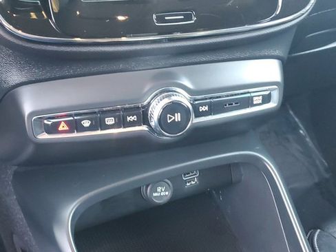 Used 2021 Volvo XC40 T5 Momentum w/ Protection Package Premier image 26