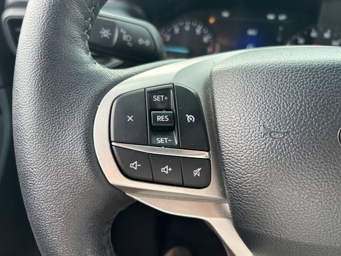 Used 2024 Ford Explorer XLT AWD/4WD image 18