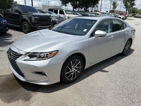 Used 2016 Lexus ES 350 w/ Luxury Package w/Wood Trim FWD image 3