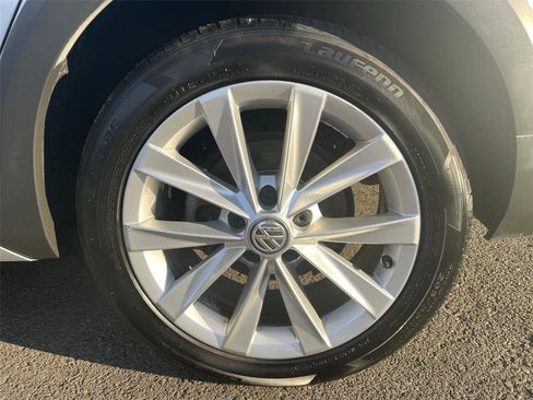 Used 2017 Volkswagen Golf Alltrack SE image 9