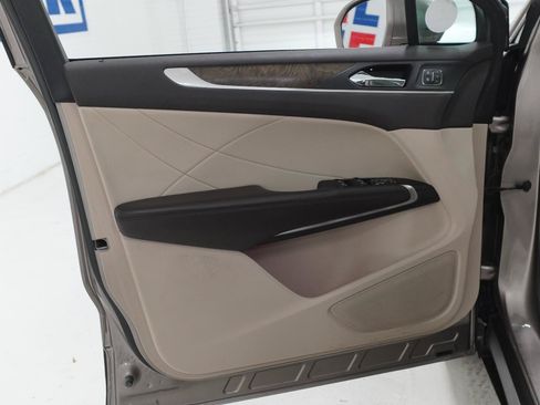 Used 2019 Lincoln MKC Reserve w/ MKC Technology Package FWD image 18